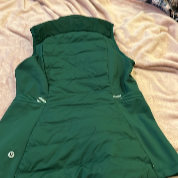 Lululemon best size 4 - Picture 3 of 3